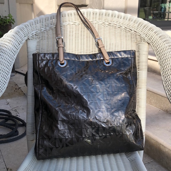 Michael Kors Handbags - MICHAEL KORS HANDBAG!